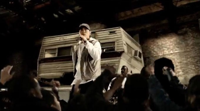Eminem a garé sa caravane sur la scène pour l'occasion