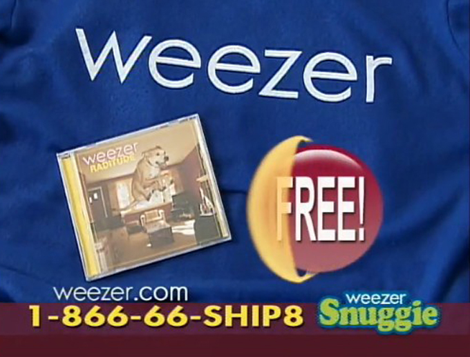 Avec Weezer une snuggie = un album Raditude offert