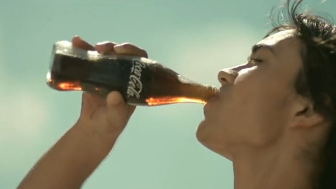 Quand je vois ça, je pense au vieux slogan  ''Coca-Cola c'est ça !''. 