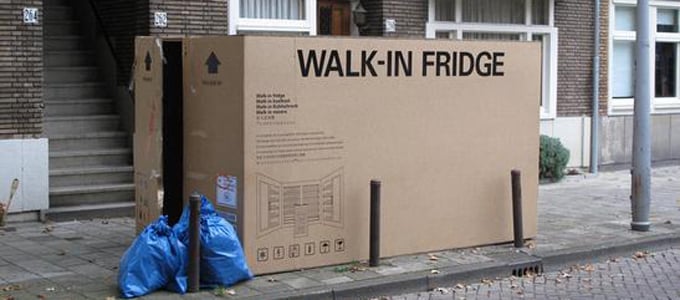 Un carton de frigo géant dans Amsterdam pour Heineken