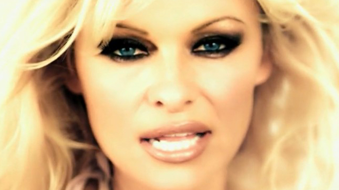 Pamela Anderson en manager,  le truc pas crédible du tout !