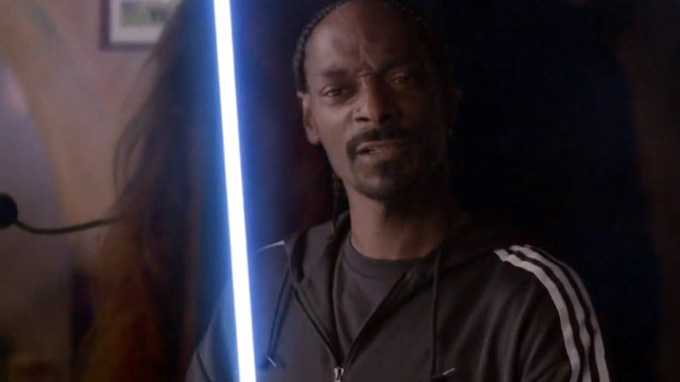 Snoop Dogg, le Jedi du hip-hop, avec son sabre laser