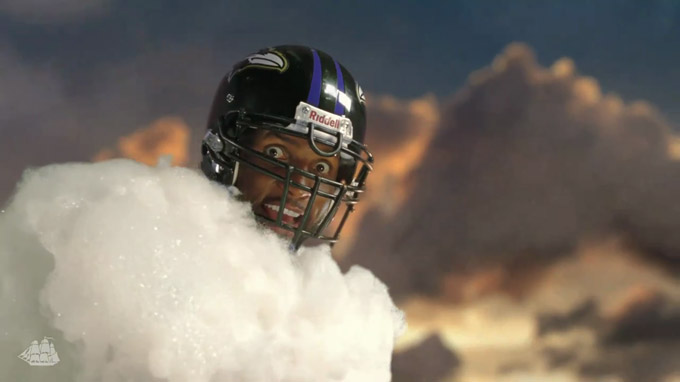 Old Spice Raven : Ray Lewis chevauche son corbeau