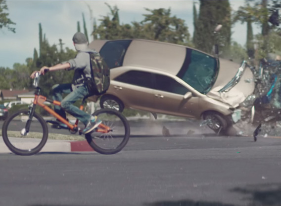 Un spot choc contre le téléphone au volant