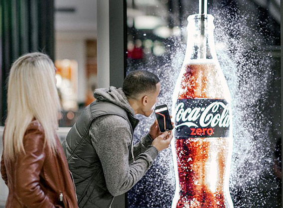 Coca-Cola rend ses affiches « buvables »