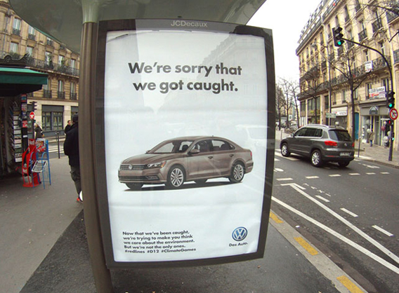 Brandalism pirate 600 panneaux publicitaires dans Paris pour dénoncer les sponsors de la COP21