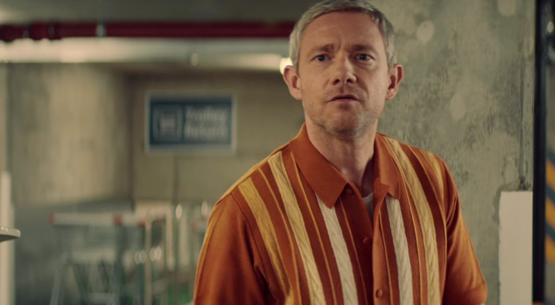 Martin Freeman remet son costume de Mr Interruption pour Vodafone