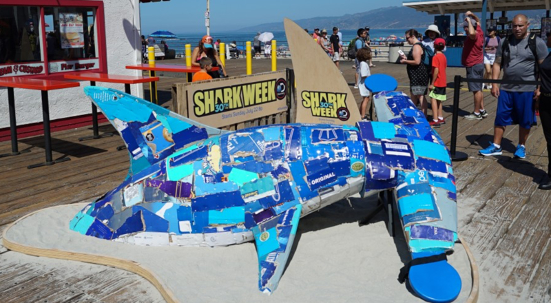 Les requins envahissent les rues pour la Shark Week de Discovery Channel