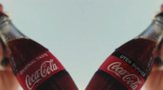 Coca-Cola met à jour ses packagings et dévoile une nouvelle boisson au  mocha – La Réclame