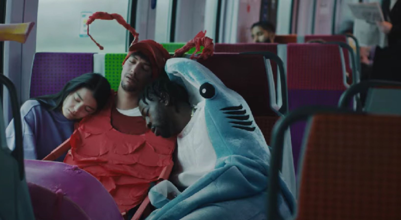 Musique de la pub SNCF 2023 : moto contre train