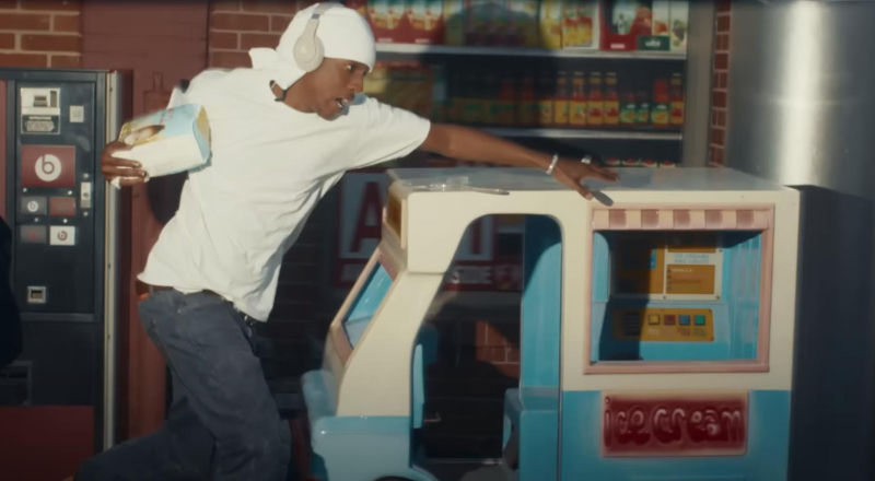 Rihanna envoie A$AP Rocky acheter des couches pour Beats