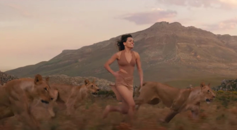 Musique de la pub Burberry 2023 : parfum Goddess avec Emma Mackey