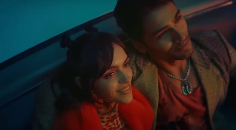 Musique de la pub Tinder 2024 – Tout commence avec un Swipe “Un baiser pour l’éternité”