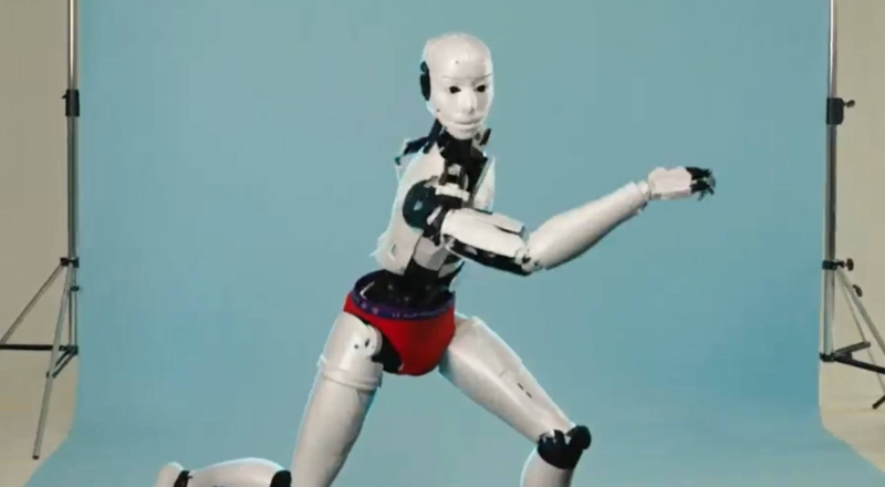 Le Slip Français fait appel à un robot français… qui fait grève