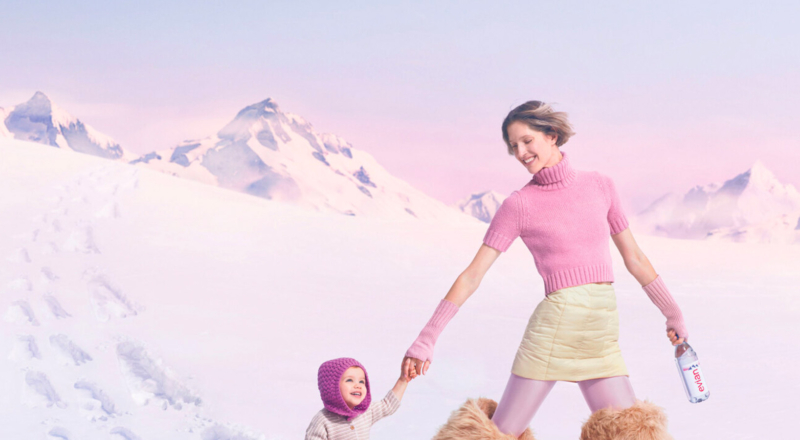 Evian s’éclate sur une montagne où il y a encore de la neige