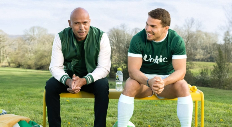 Antoine Dupont se fait coacher par Eric Judor pour Volvic