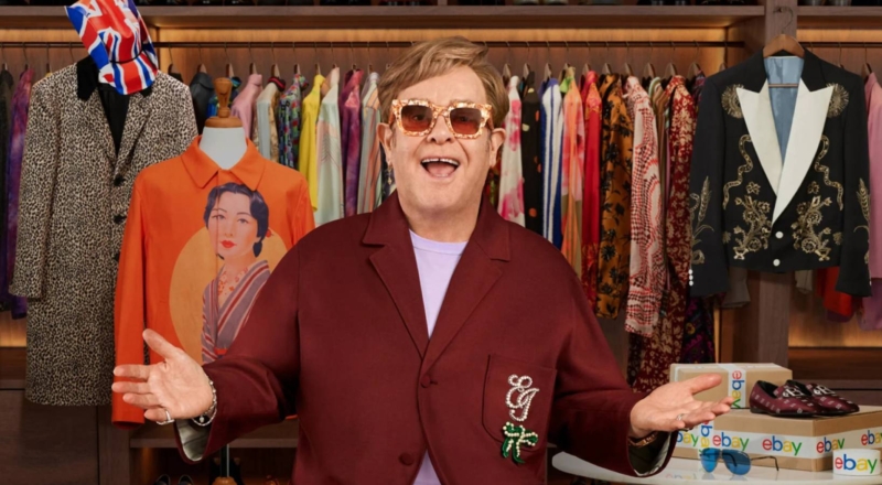 Elton John met en vente ses tenues iconiques sur eBay 