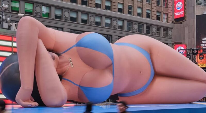 Une Kim Kardashian gonflable envahit Times Square