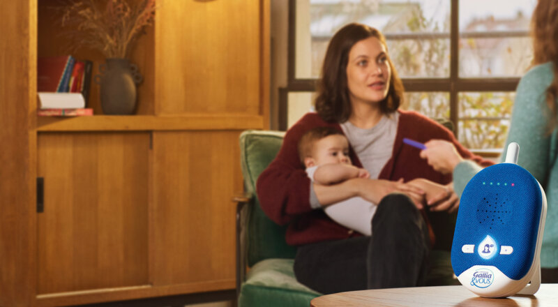 Le premier babyphone équipé d’un bouton de soutien aux parents
