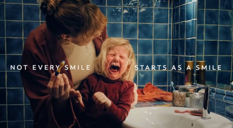 Colgate signe une campagne honnête sur le brossage des dents des enfants