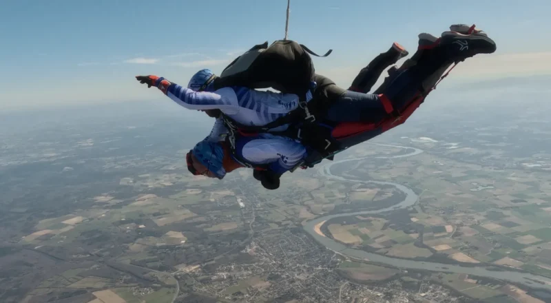 Pourquoi Jacques Séguéla a fait sauter en parachute Olivier Goy, atteint de la maladie de Charcot