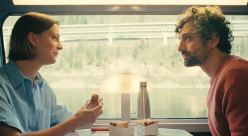 Cette campagne tournée à 320 km/h célèbre l&rsquo;amour franco-suisse