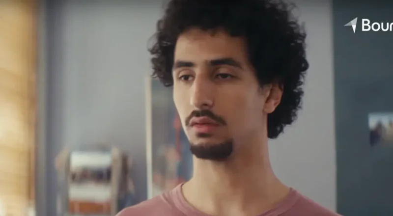BoursoBank confie à Kyan Khojandi la réalisation de ses pubs 