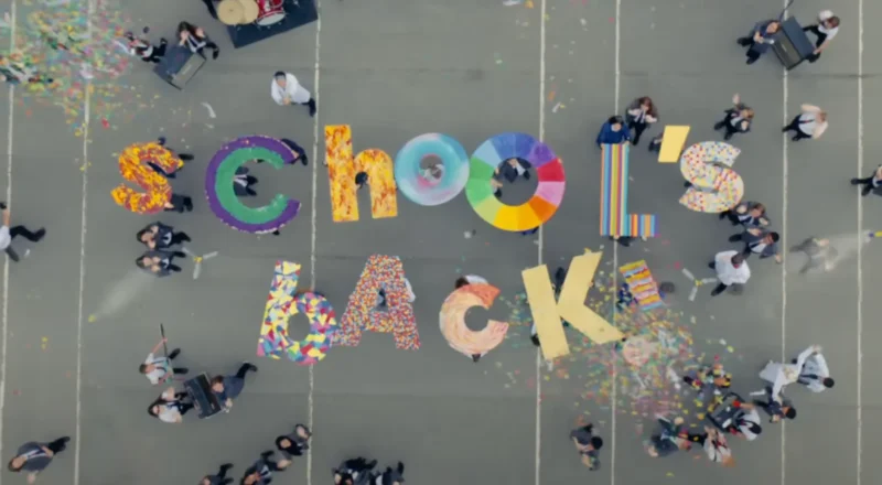 Channel 4 et des collégiens signent le plus incroyable des plan-séquences que vous verrez cette semaine