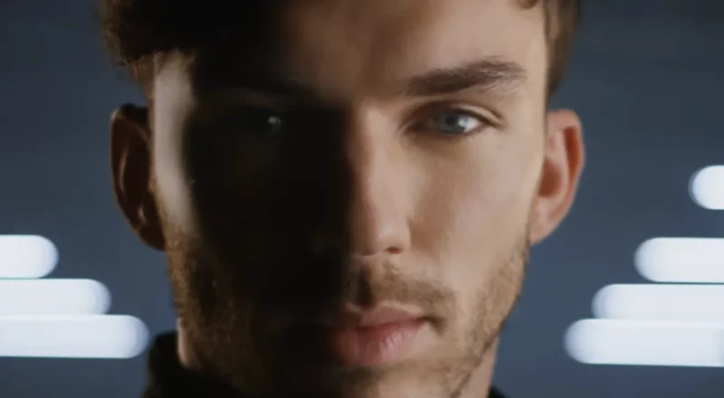 Musique de la pub Givenchy 2026 : parfum Gentleman Society Sport avec Pierre Gasly