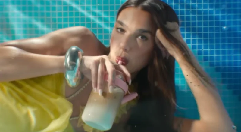 Musique de la pub Nespresso avec Dua Lipa et George Clooney 2026