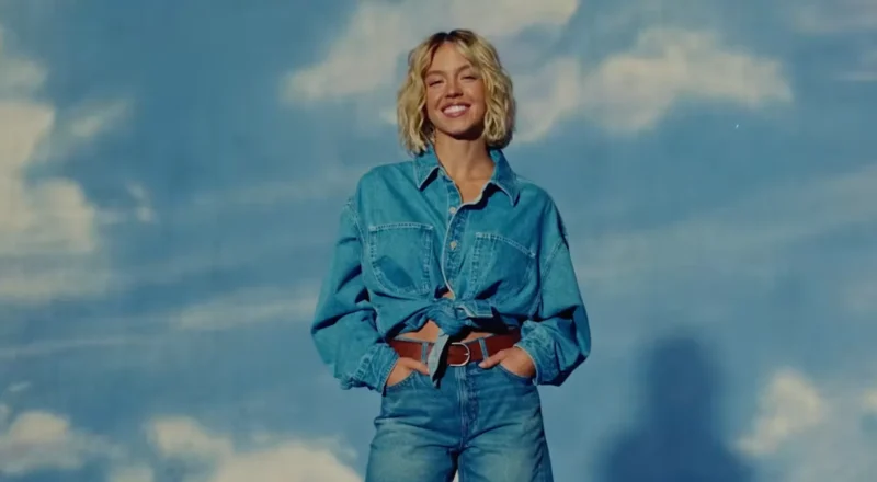 Sydney Sweeney en short pour American Eagle : une campagne estivale qui interroge