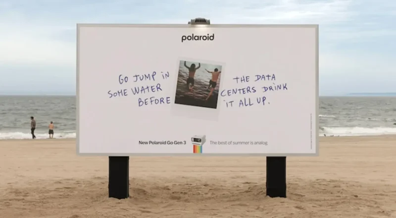 Polaroid attaque les data centers avec une campagne anti-IA… au bord de l’eau
