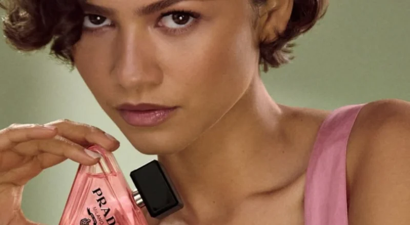Zendaya devient le nouveau visage de Prada Paradoxe