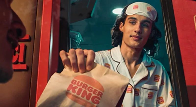 Pour son service 24h/24, Burger King met ses équipiers en pyjama