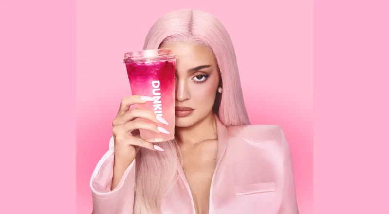 Dunkin’ et Kylie Jenner dévoilent une collection de boissons roses