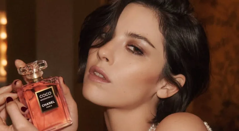 Quelle est la musique de la pub Chanel parfum Coco Mademoiselle Crush Absolu avec Gracie Abrams ?