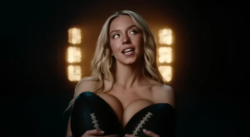 Sydney Sweeney s’affiche (encore) nue pour la plateforme de paris sportifs Novig