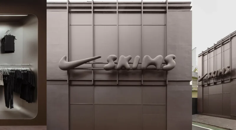 NikeSKIMS pose ses valises à Tokyo